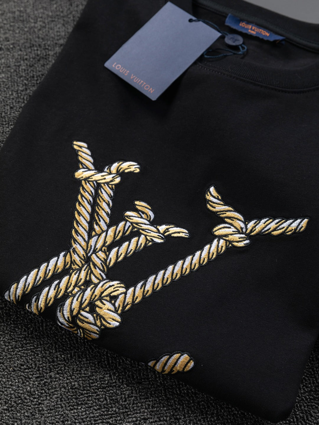 Louis Vuitton 25SS Rope Embroidered Logo T-Shirt – XS, S, M, L – Unisex Premium Cotton