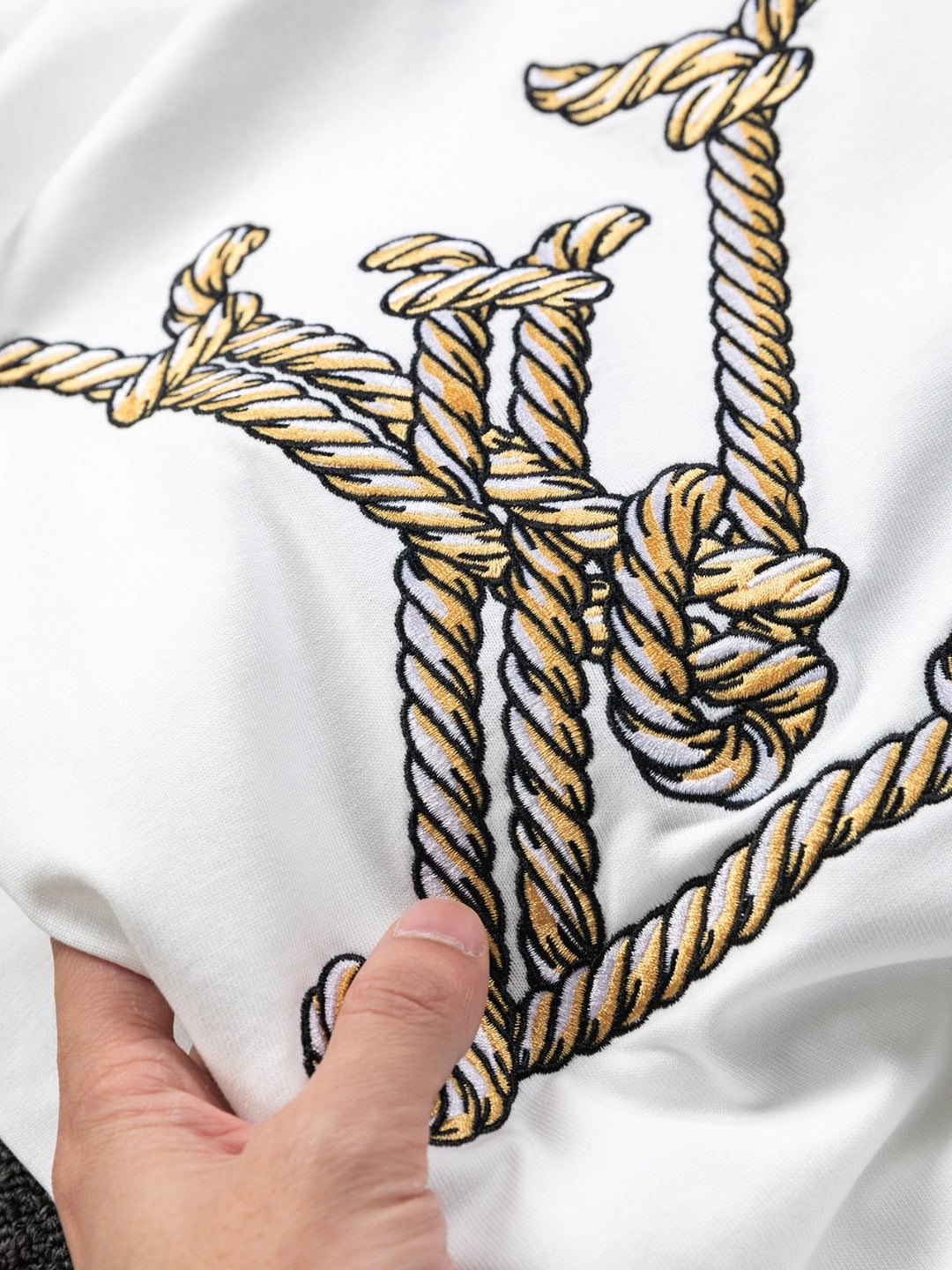 Louis Vuitton 25SS Rope Embroidered Logo T-Shirt – XS, S, M, L – Unisex Premium Cotton Tee