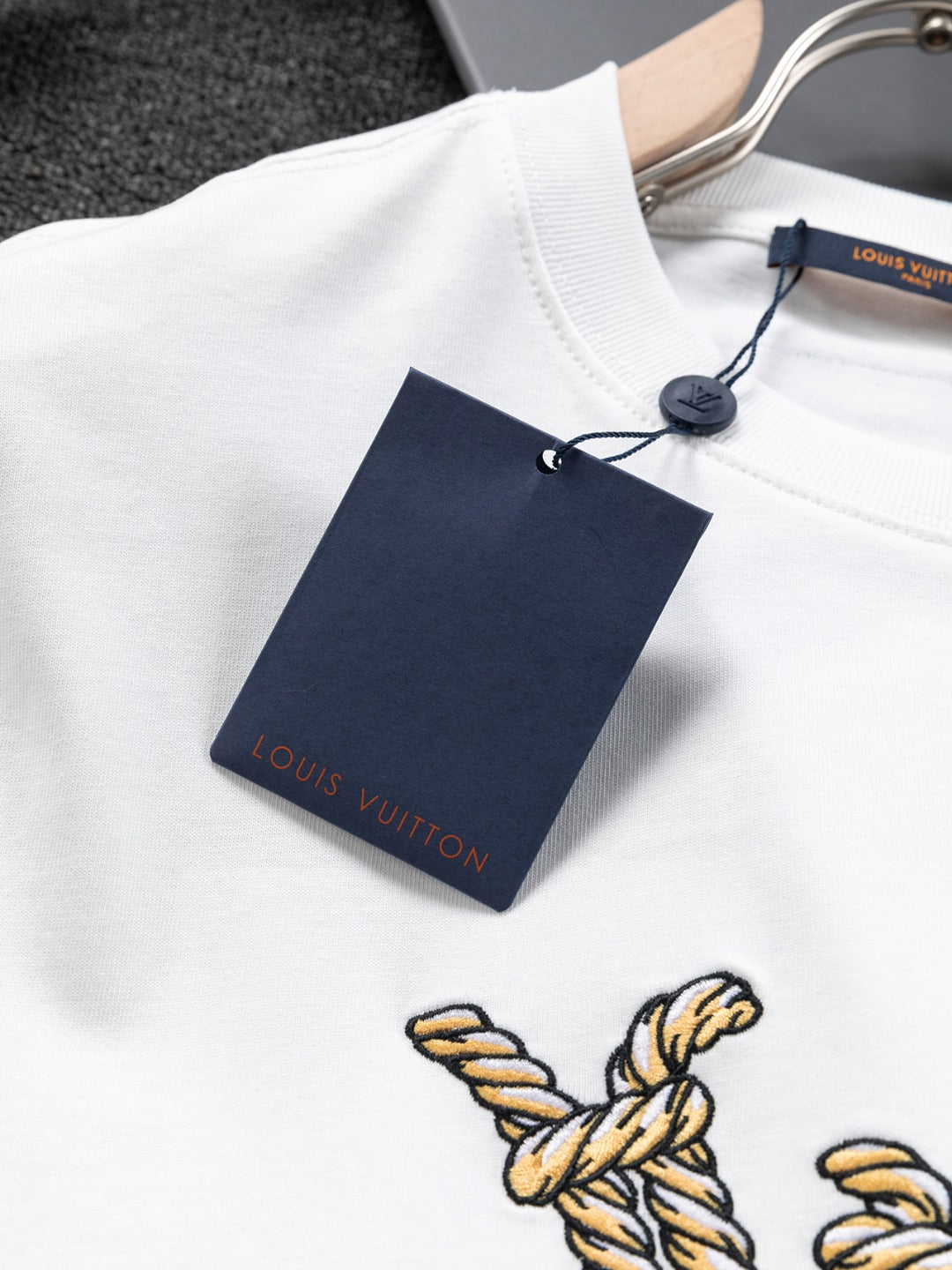 Louis Vuitton 25SS Rope Embroidered Logo T-Shirt – XS, S, M, L – Unisex Premium Cotton Tee