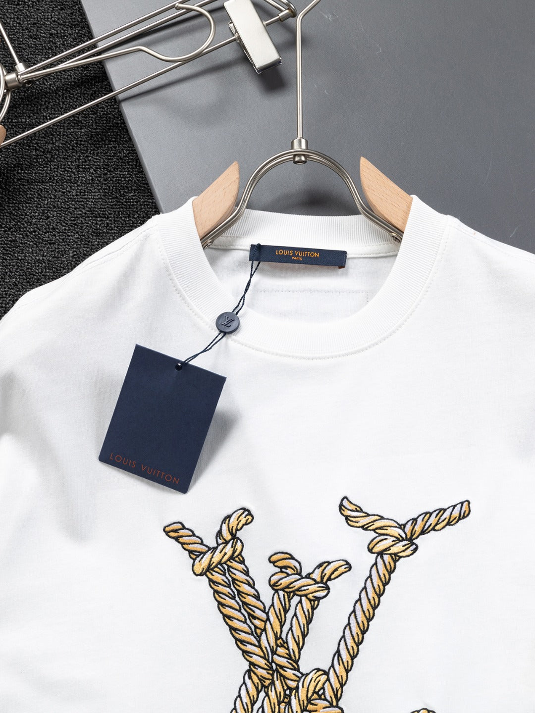 Louis Vuitton 25SS Rope Embroidered Logo T-Shirt – XS, S, M, L – Unisex Premium Cotton Tee
