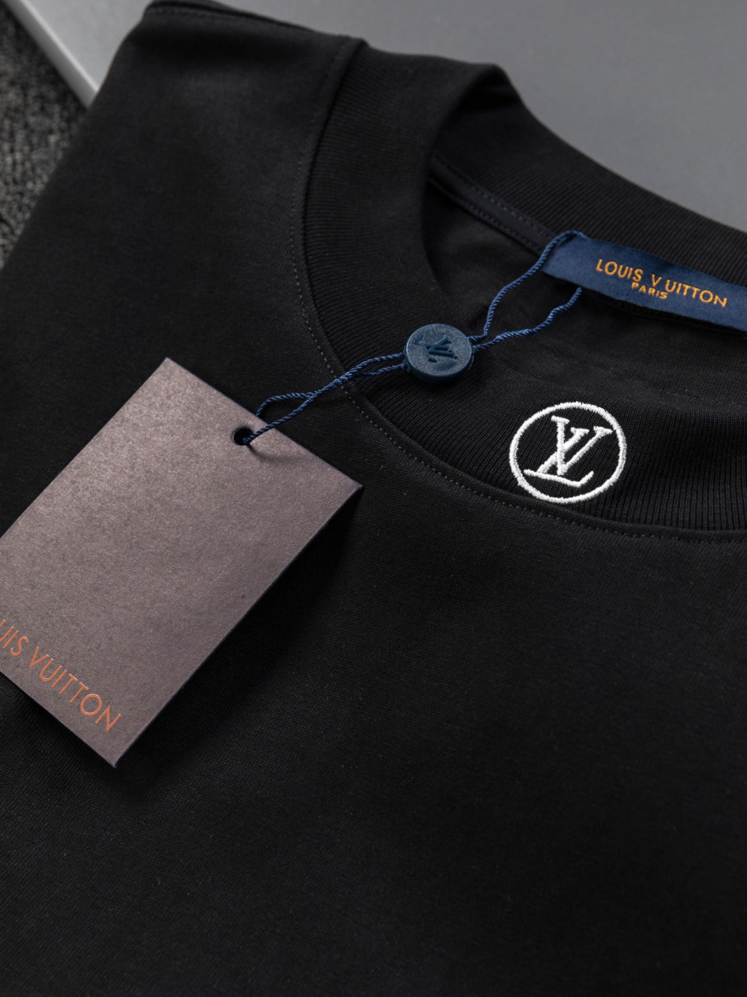 Louis Vuitton 25SS Embroidered Logo Round Neck T-Shirt – XS, S, M, L – Unisex Premium Cotton Tee