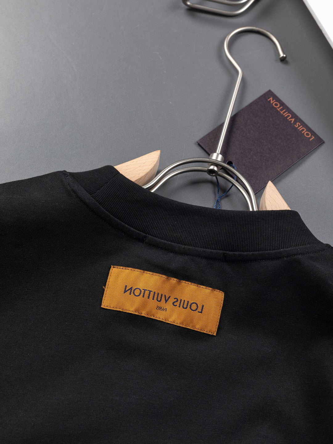 Louis Vuitton 25SS Embroidered Logo Round Neck T-Shirt – XS, S, M, L – Unisex Premium Cotton Tee
