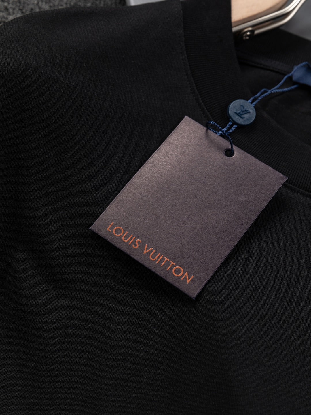 Louis Vuitton 25SS Embroidered Logo Round Neck T-Shirt – XS, S, M, L – Unisex Premium Cotton Tee