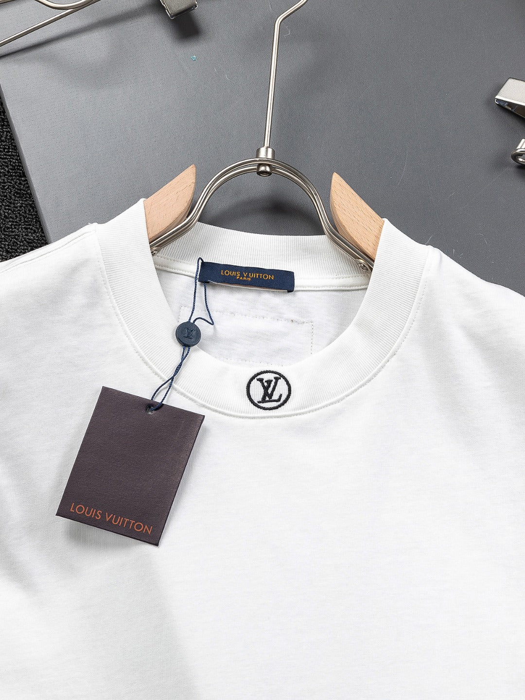 Louis Vuitton 25SS Embroidered Logo Round Neck T-Shirt – XS, S, M, L – Unisex Premium Cotton Tee