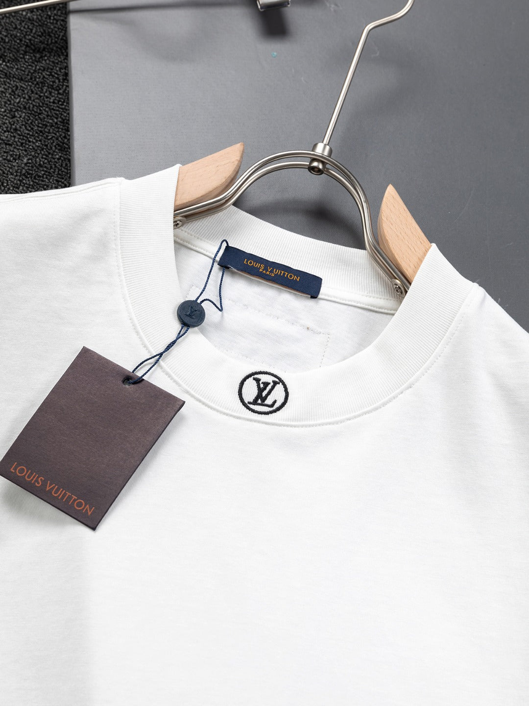 Louis Vuitton 25SS Embroidered Logo Round Neck T-Shirt – XS, S, M, L – Unisex Premium Cotton Tee
