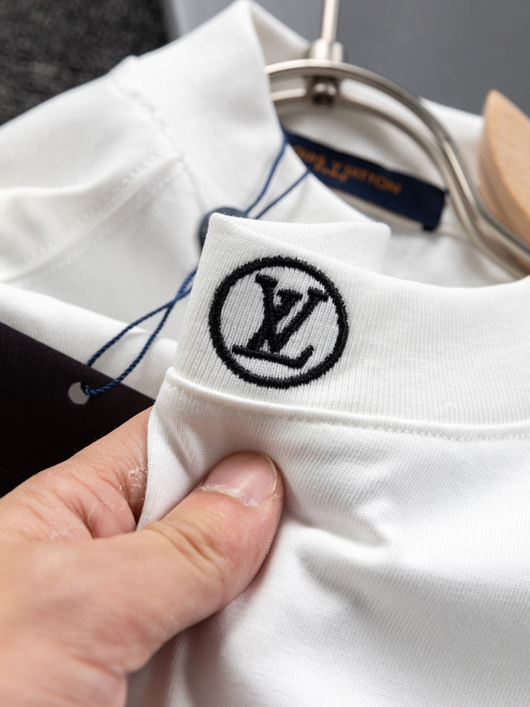 Louis Vuitton 25SS Embroidered Logo Round Neck T-Shirt – XS, S, M, L – Unisex Premium Cotton Tee