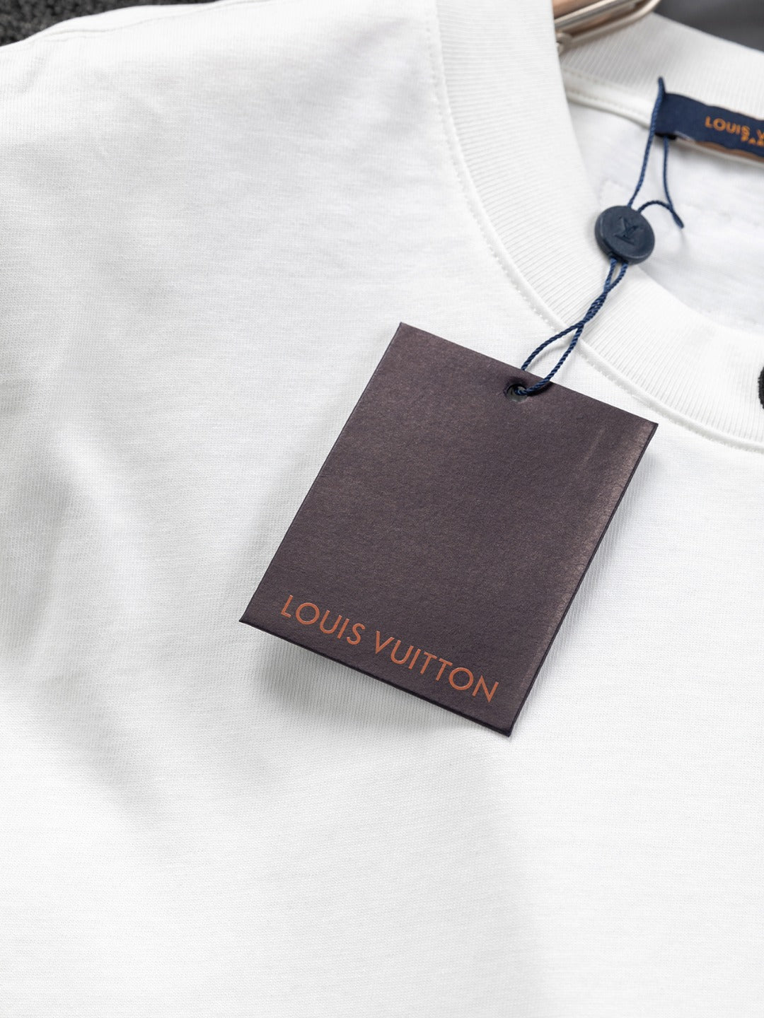 Louis Vuitton 25SS Embroidered Logo Round Neck T-Shirt – XS, S, M, L – Unisex Premium Cotton Tee