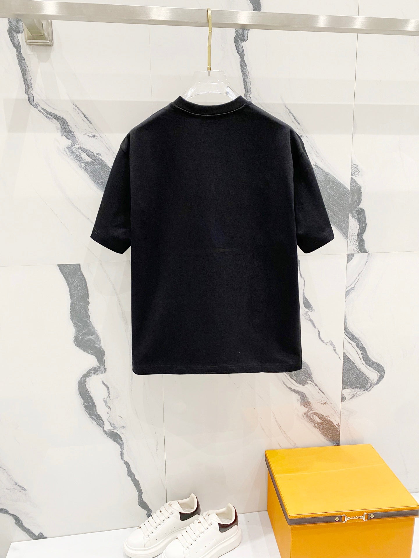 GUCCI Signature Logo Print Crewneck T-Shirt – Unisex Premium Cotton in Black/White, S–XL