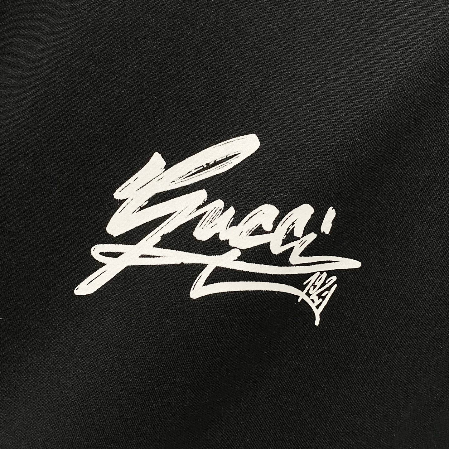 GUCCI Signature Logo Print Crewneck T-Shirt – Unisex Premium Cotton in Black/White, S–XL