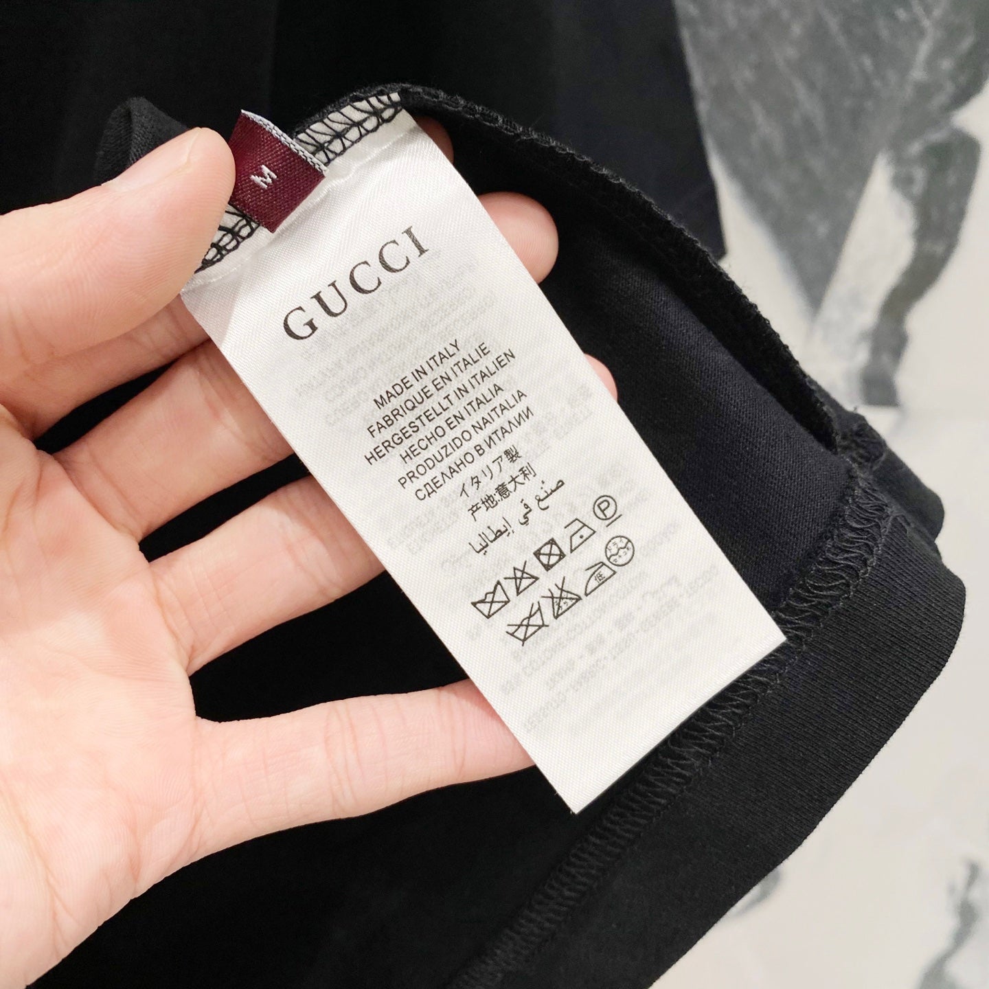 GUCCI Signature Logo Print Crewneck T-Shirt – Unisex Premium Cotton in Black/White, S–XL