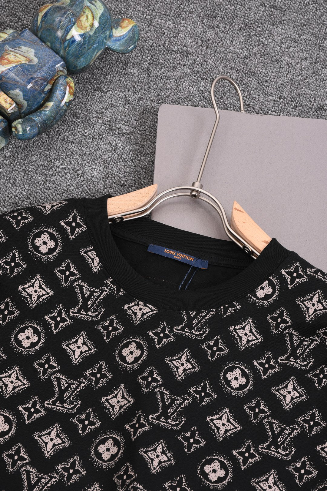 Louis Vuitton 25SS Classic Monogram Printed Logo Round Neck T-Shirt – XS, S, M, L – Unisex Premium Cotton Tee