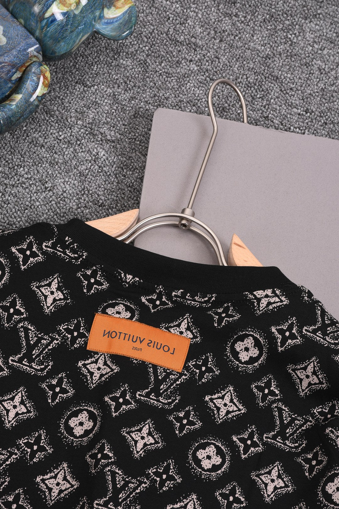 Louis Vuitton 25SS Classic Monogram Printed Logo Round Neck T-Shirt – XS, S, M, L – Unisex Premium Cotton Tee