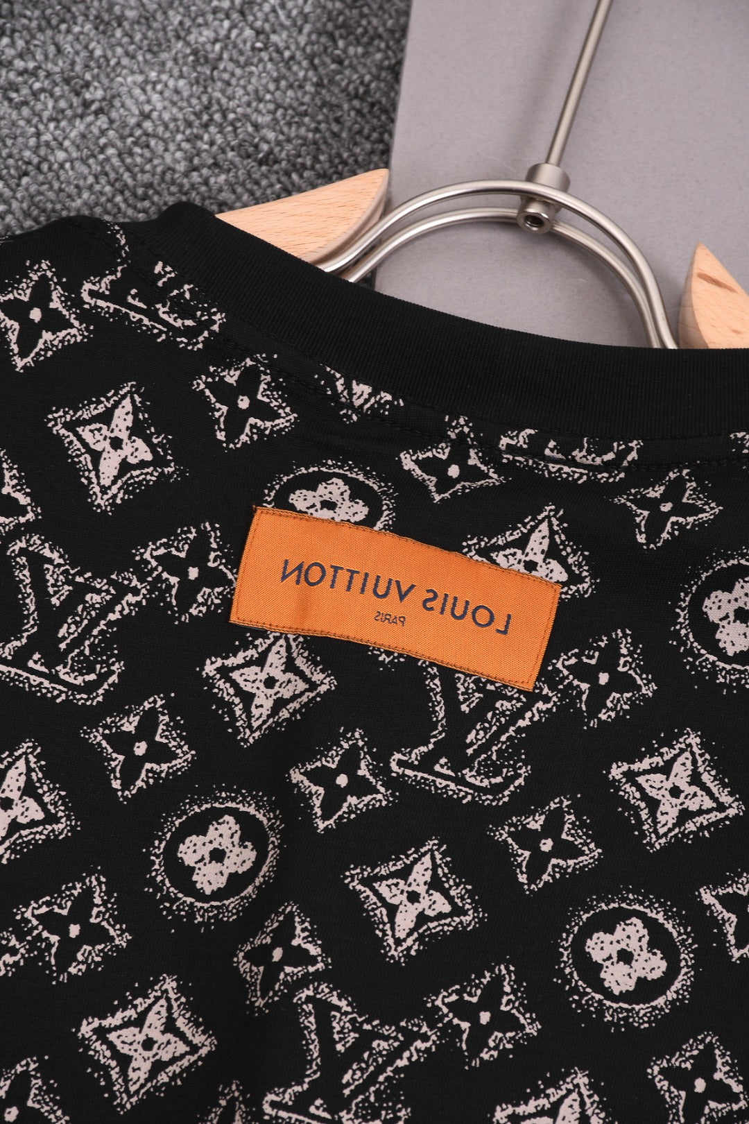 Louis Vuitton 25SS Classic Monogram Printed Logo Round Neck T-Shirt – XS, S, M, L – Unisex Premium Cotton Tee