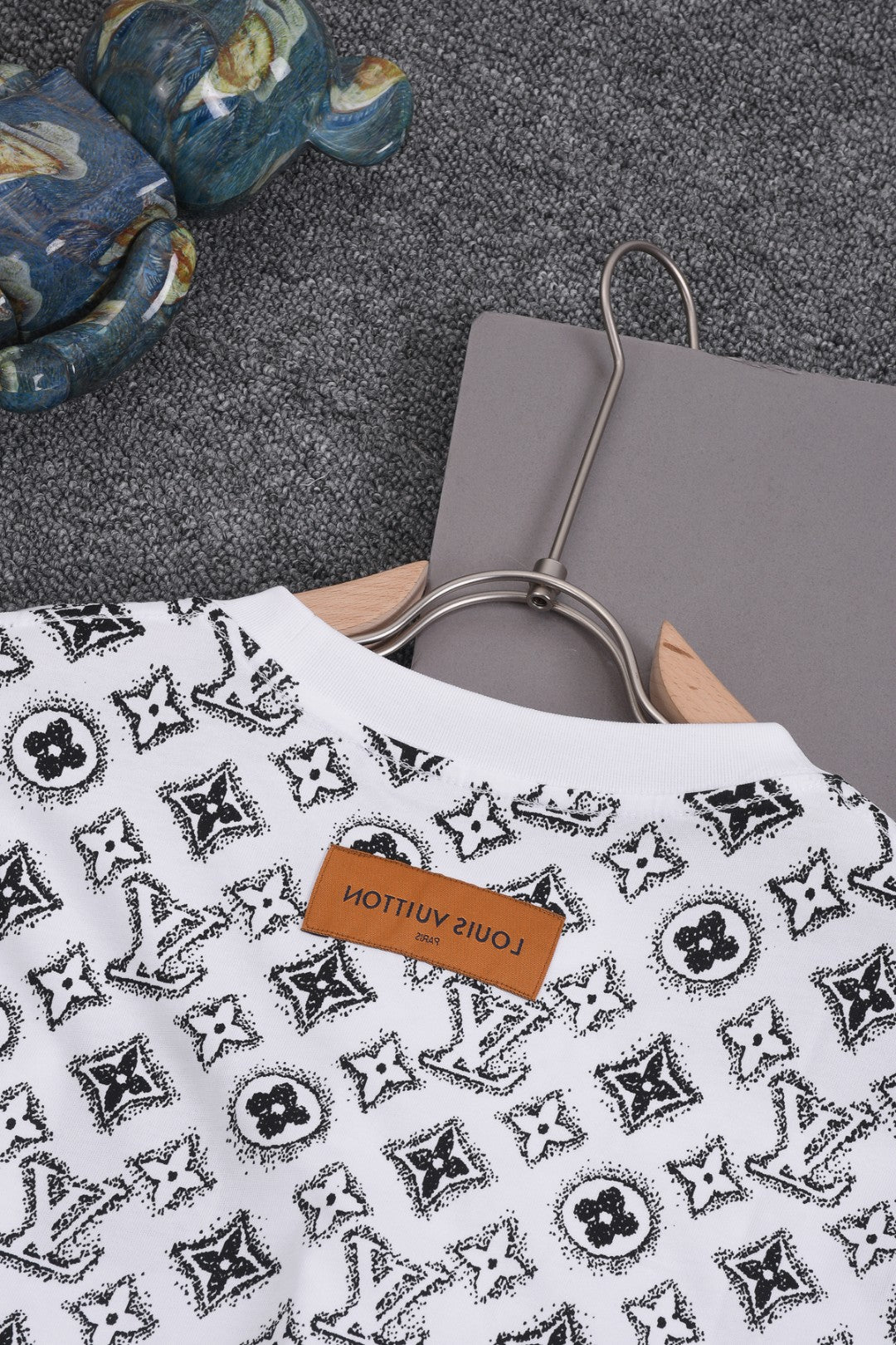 Louis Vuitton 25SS Classic Monogram Full-Print Logo Round Neck T-Shirt – XS, S, M, L – Unisex Premium Cotton Tee