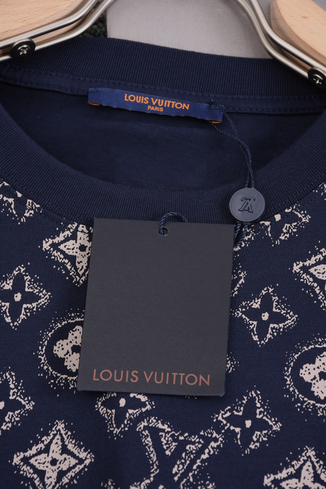 Louis Vuitton 25SS Classic Monogram Full-Print Logo Round Neck T-Shirt – XS, S, M, L – Unisex Premium Cotton Tee