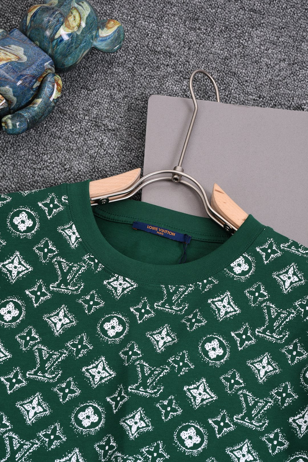 Louis Vuitton 25SS Classic Monogram Full-Print Logo T-Shirt – XS, S, M, L – Unisex Premium Cotton Tee