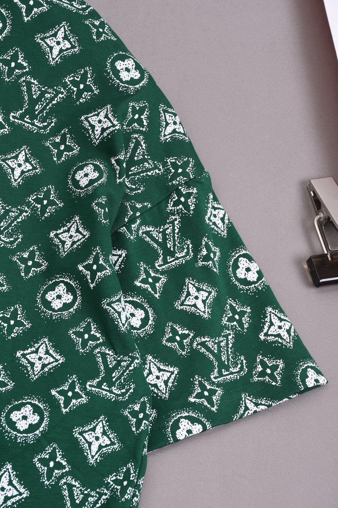 Louis Vuitton 25SS Classic Monogram Full-Print Logo T-Shirt – XS, S, M, L – Unisex Premium Cotton Tee