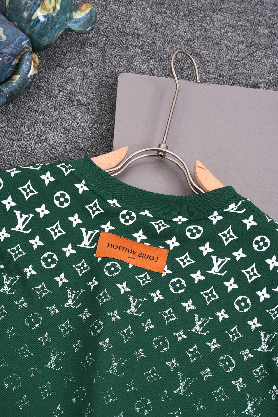 Louis Vuitton 25SS Classic Gradient Print Logo T-Shirt – XS, S, M, L – Unisex Premium Cotton Tee