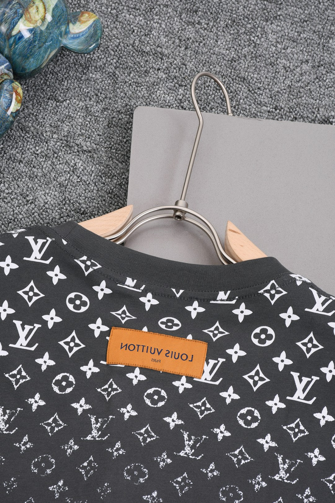 Louis Vuitton 25SS Gradient Print Logo T-Shirt – XS, S, M, L – Unisex Premium Cotton Tee