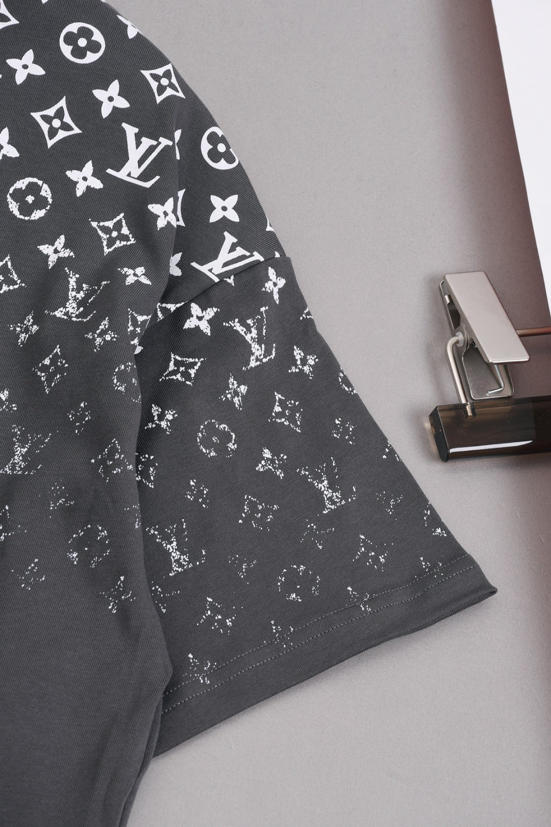 Louis Vuitton 25SS Gradient Print Logo T-Shirt – XS, S, M, L – Unisex Premium Cotton Tee