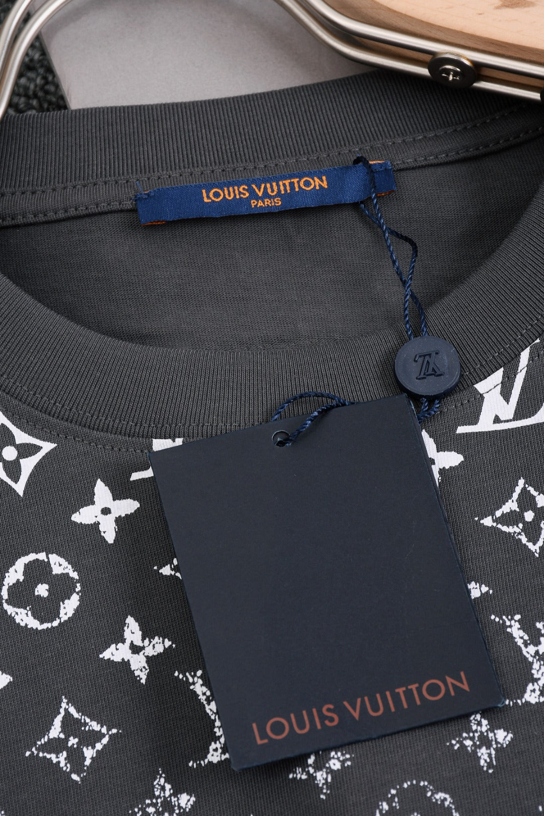 Louis Vuitton 25SS Gradient Print Logo T-Shirt – XS, S, M, L – Unisex Premium Cotton Tee