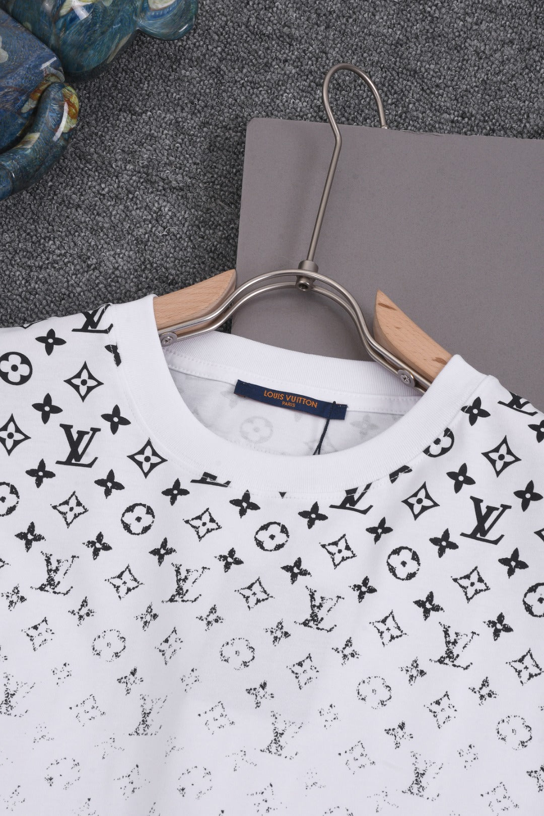 Louis Vuitton 25SS Gradient Print Logo T-Shirt – XS, S, M, L – Unisex Premium Cotton Tee