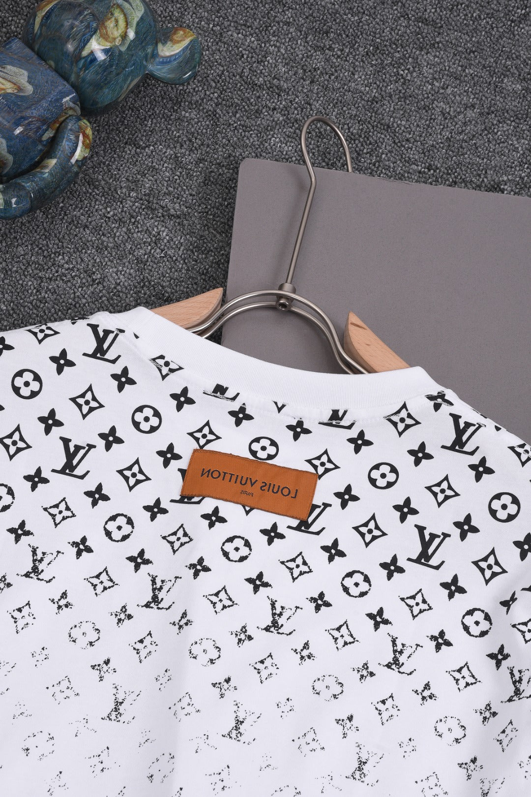 Louis Vuitton 25SS Gradient Print Logo T-Shirt – XS, S, M, L – Unisex Premium Cotton Tee