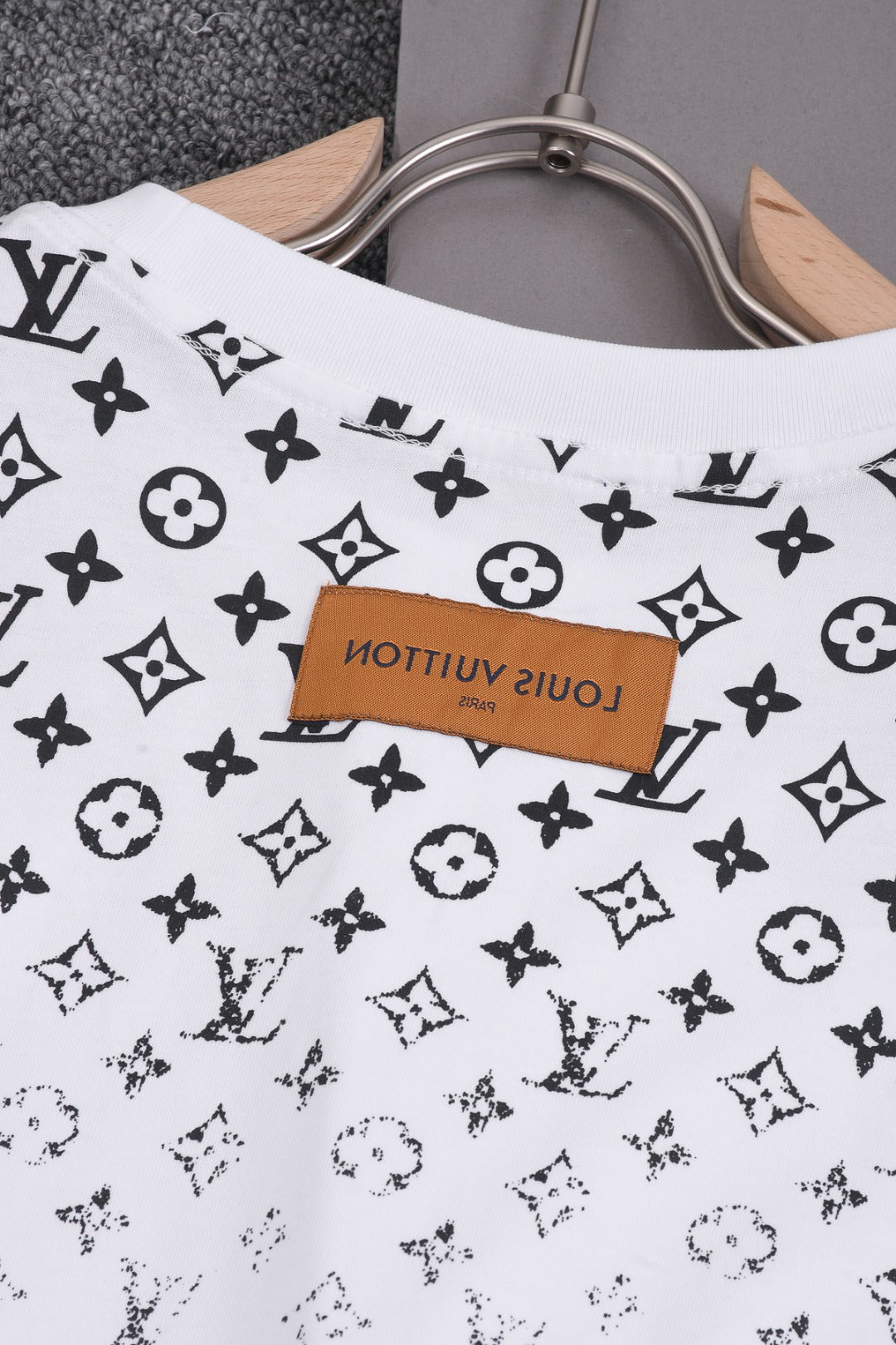 Louis Vuitton 25SS Gradient Print Logo T-Shirt – XS, S, M, L – Unisex Premium Cotton Tee