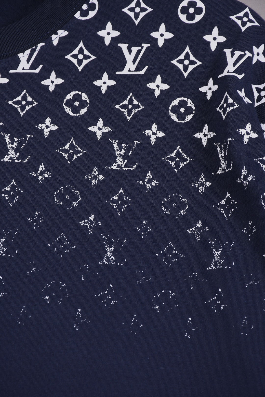 Louis Vuitton 25SS Gradient Print Logo T-Shirt – XS, S, M, L – Unisex Premium Cotton Tee