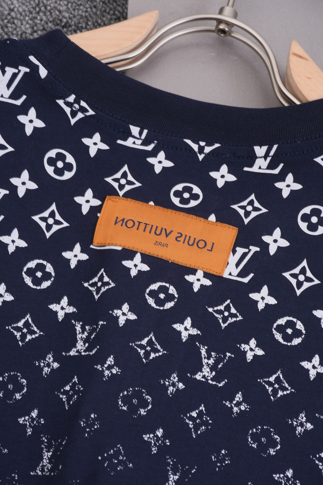 Louis Vuitton 25SS Gradient Print Logo T-Shirt – XS, S, M, L – Unisex Premium Cotton Tee