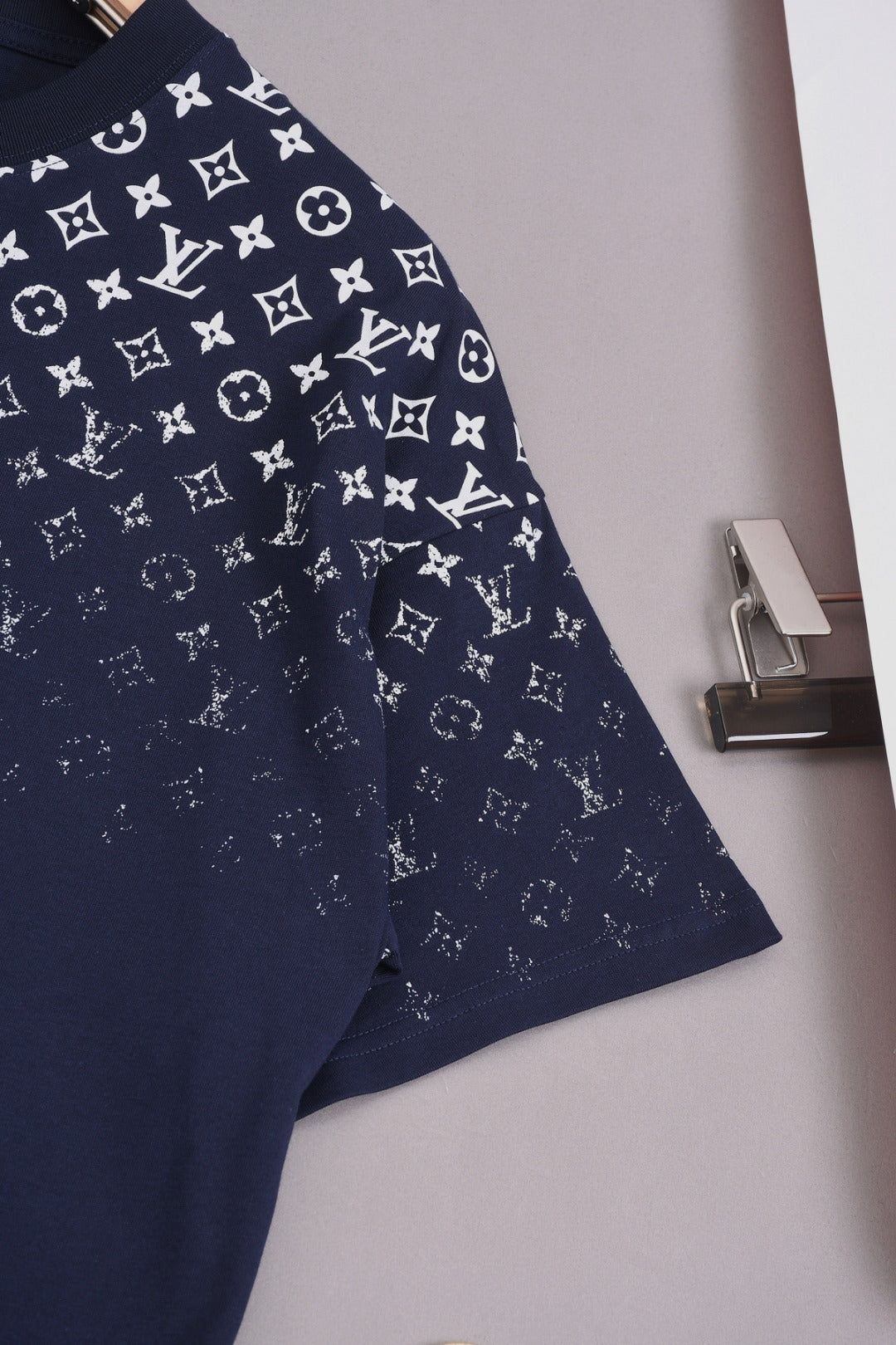 Louis Vuitton 25SS Gradient Print Logo T-Shirt – XS, S, M, L – Unisex Premium Cotton Tee