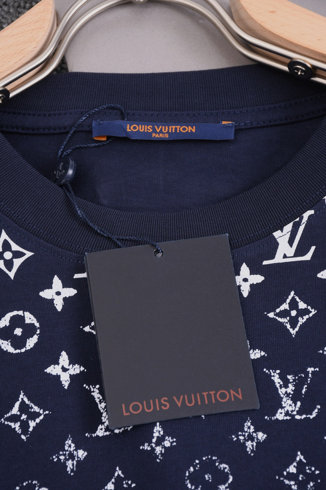Louis Vuitton 25SS Gradient Print Logo T-Shirt – XS, S, M, L – Unisex Premium Cotton Tee