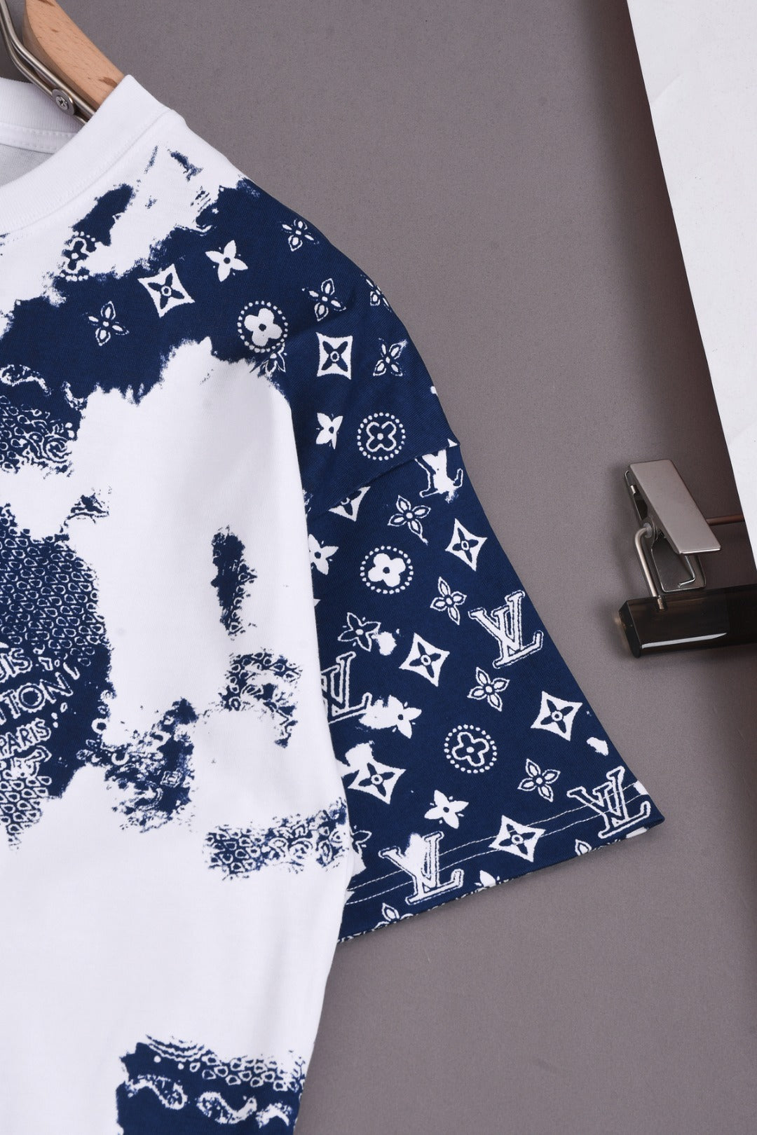 Louis Vuitton 25SS Paisley Print T-Shirt – XS, S, M, L – Unisex Premium Cotton Tee