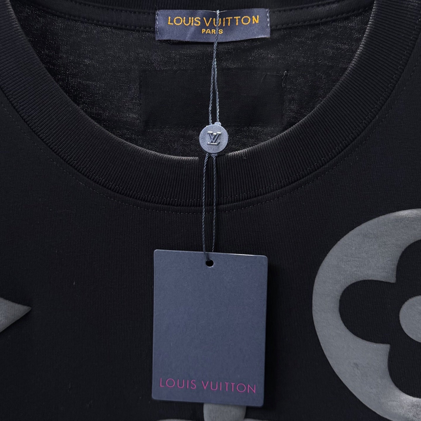 Louis Vuitton (LV) XB84 Classic Logo Full-Print Foam Round Neck Short Sleeve T-Shirt – Unisex S-XL