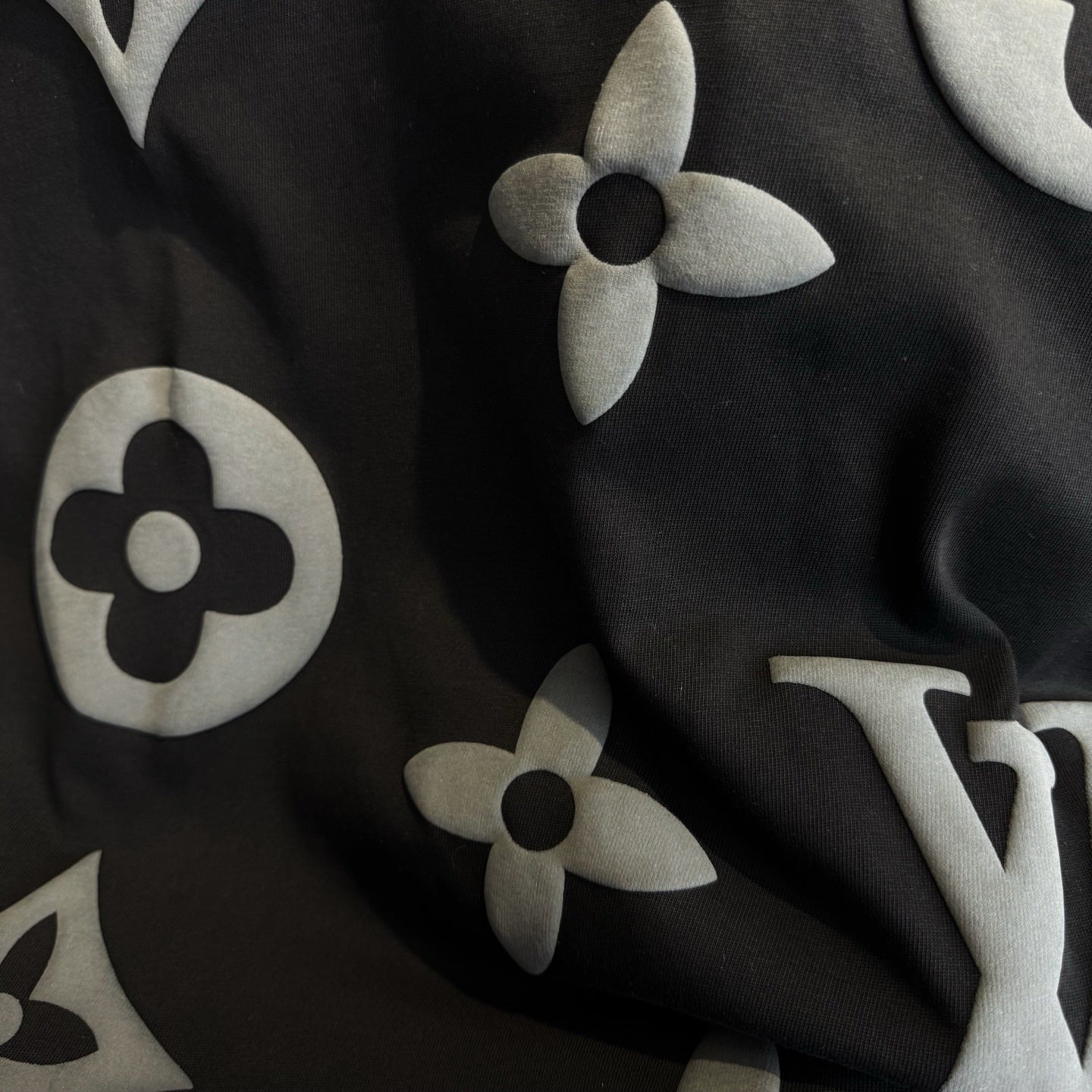Louis Vuitton (LV) XB84 Classic Logo Full-Print Foam Round Neck Short Sleeve T-Shirt – Unisex S-XL