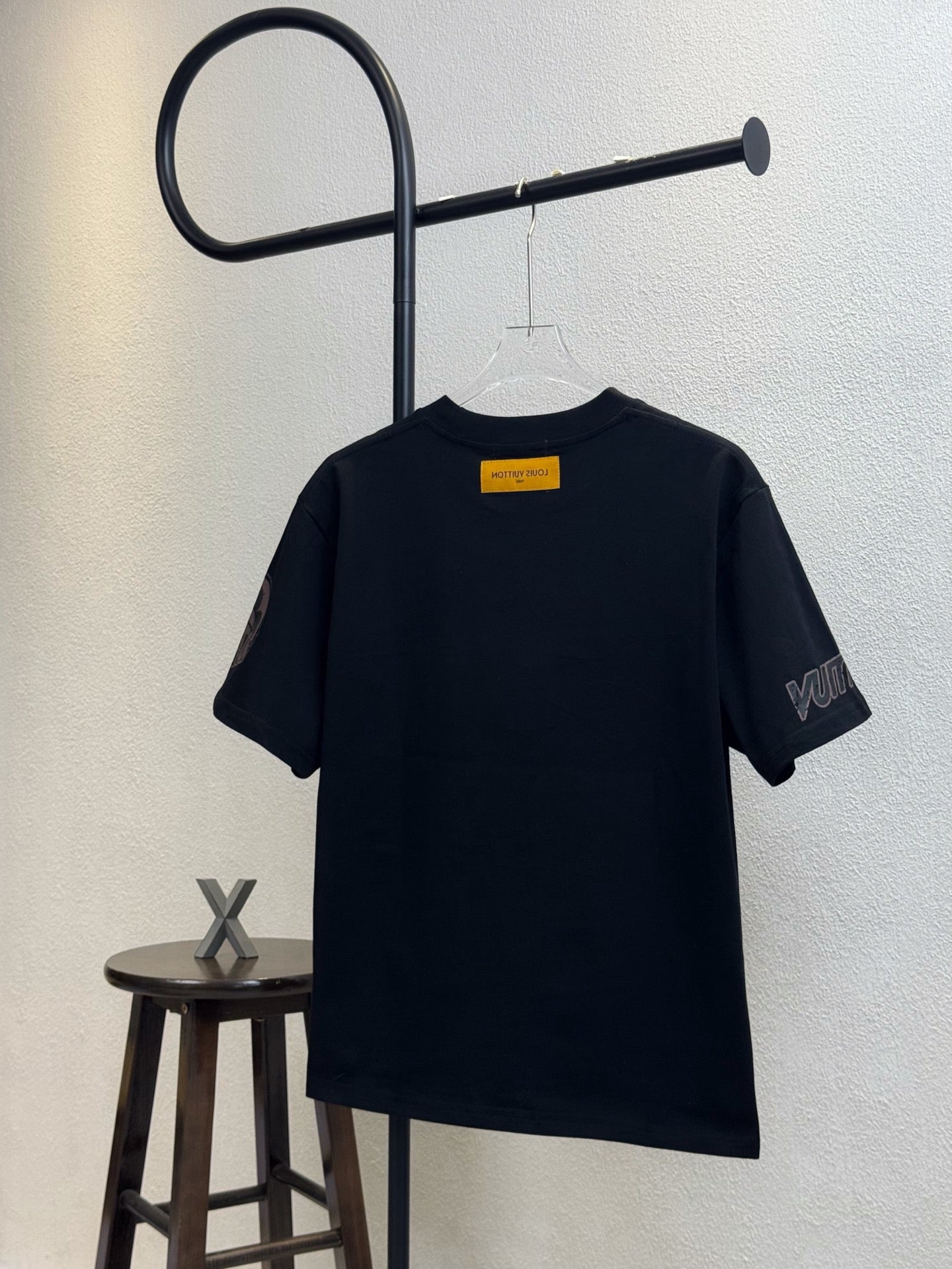 Louis Vuitton (LV) X144 Distressed Letter Logo Round Neck Short Sleeve T-Shirt – Unisex S-XL