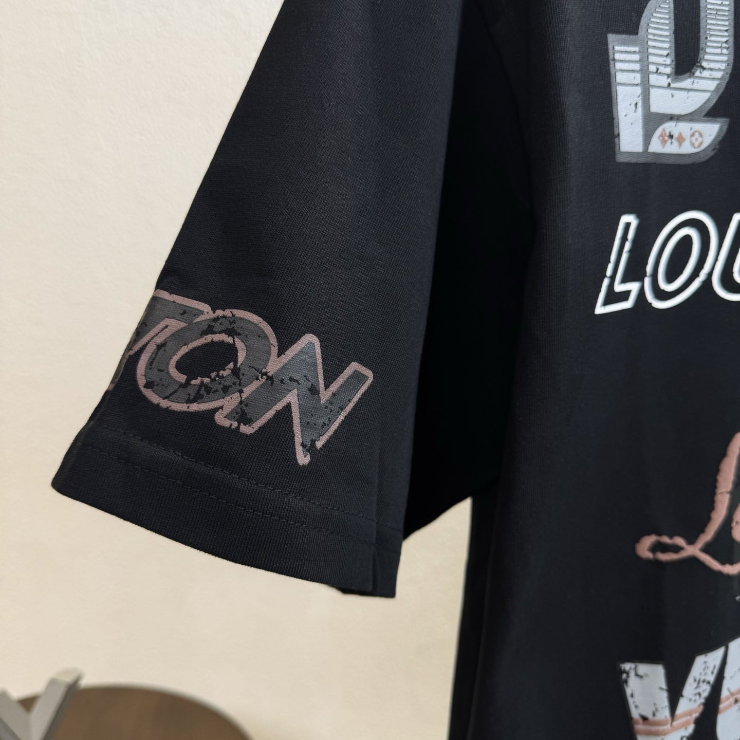 Louis Vuitton (LV) X144 Distressed Letter Logo Round Neck Short Sleeve T-Shirt – Unisex S-XL