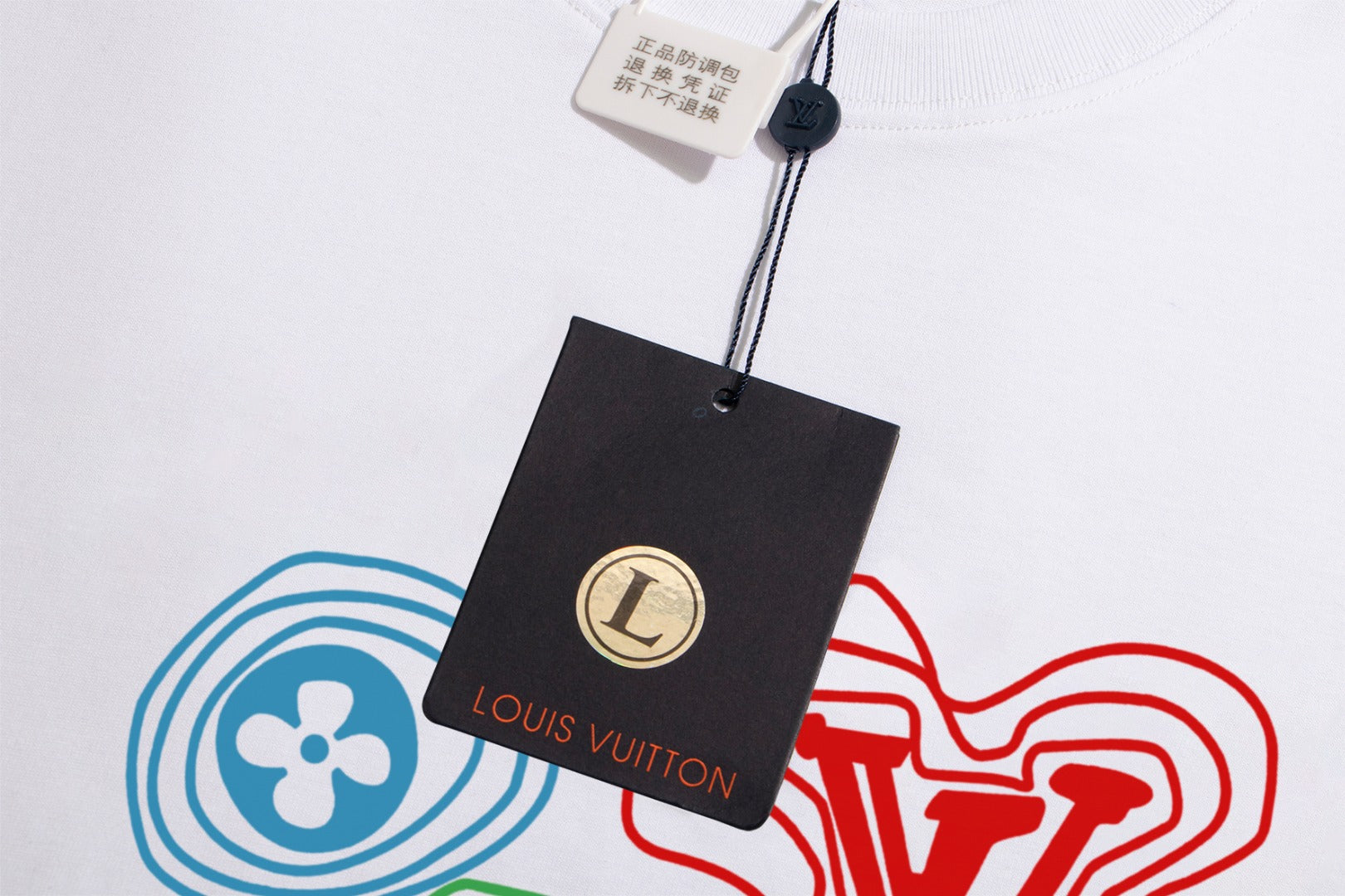 Louis Vuitton (LV) 2025 New High-Quality Round Neck Short Sleeve T-Shirt – Embroidered Sleeve Logo – S-2XL (Black/White/Apricot)