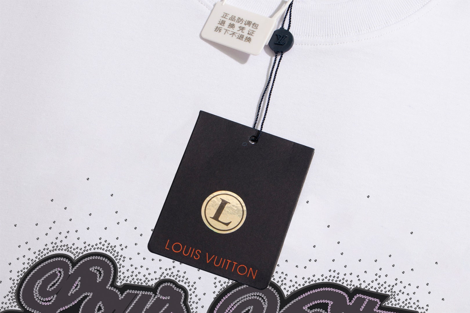 Louis Vuitton 2025 Premium Round Neck T-Shirt with Embroidered Sleeve Logo – Unisex Casual Tee