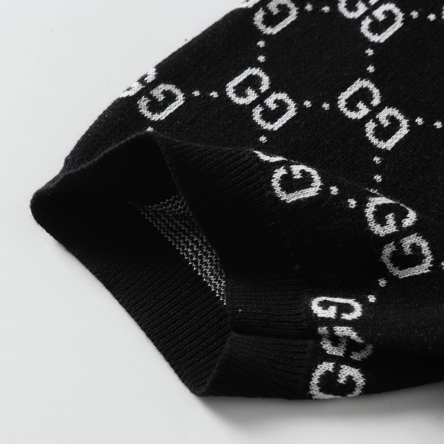 GUCCI Logo Jacquard Knit Crewneck T-Shirt – Unisex Luxury Edition (XS–L)