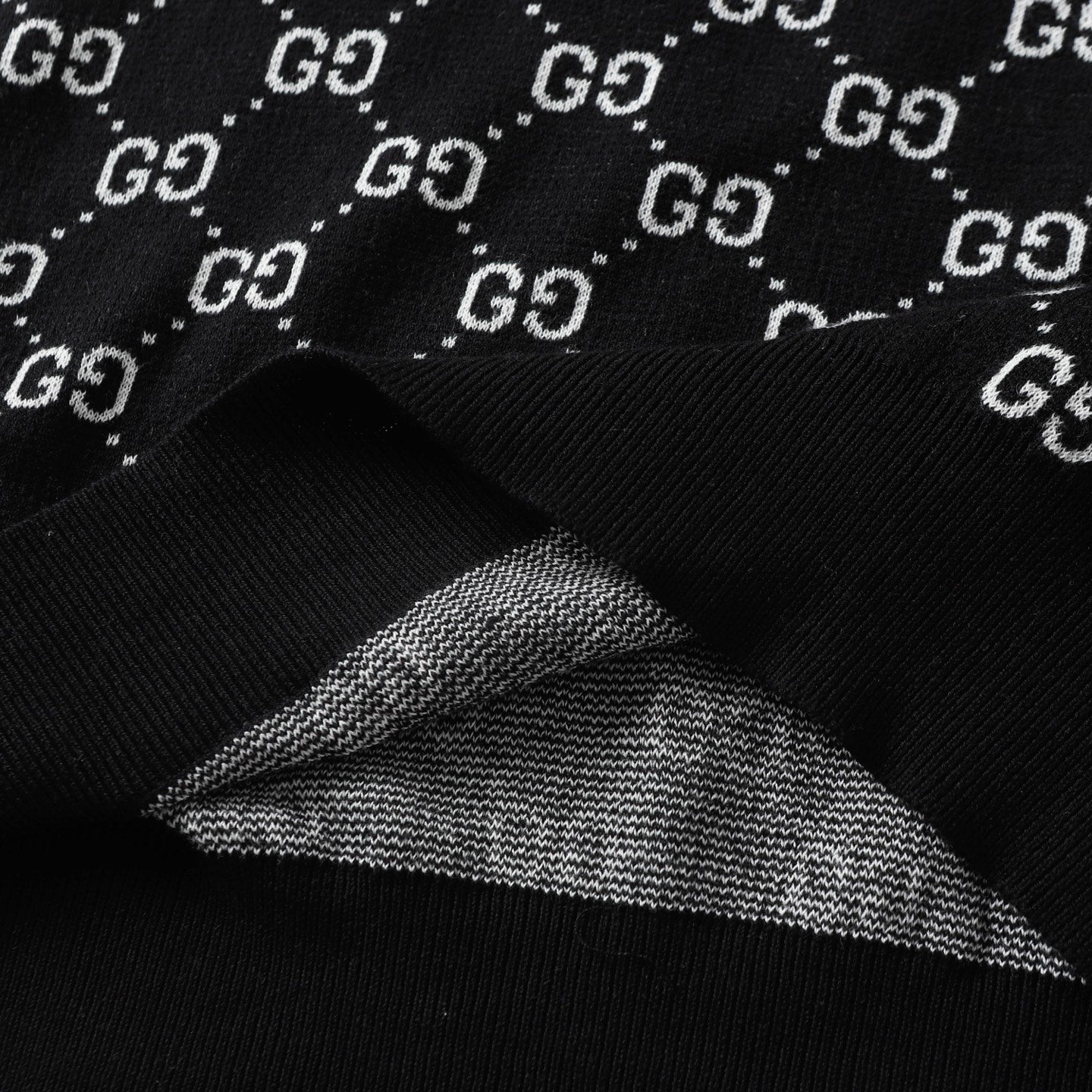 GUCCI Logo Jacquard Knit Crewneck T-Shirt – Unisex Luxury Edition (XS–L)