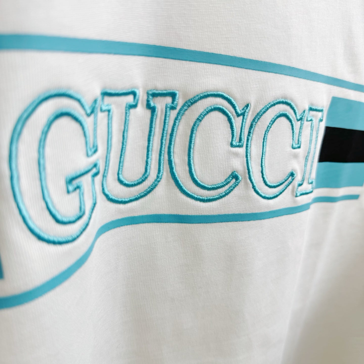 GUCCI Logo Ribbon Print & Embroidered T-Shirt – Oversized Unisex Fit, Premium Cotton (S–XL)