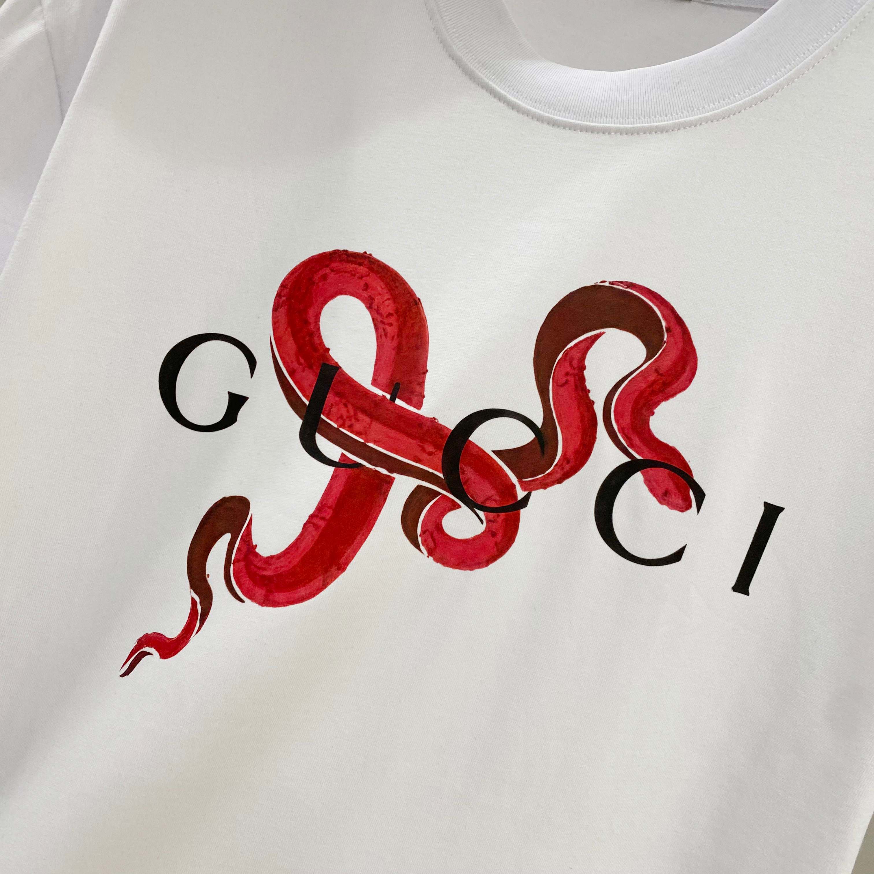 GUCCI 25SS Oversized Logo Patch Cotton T-Shirt (48–56)