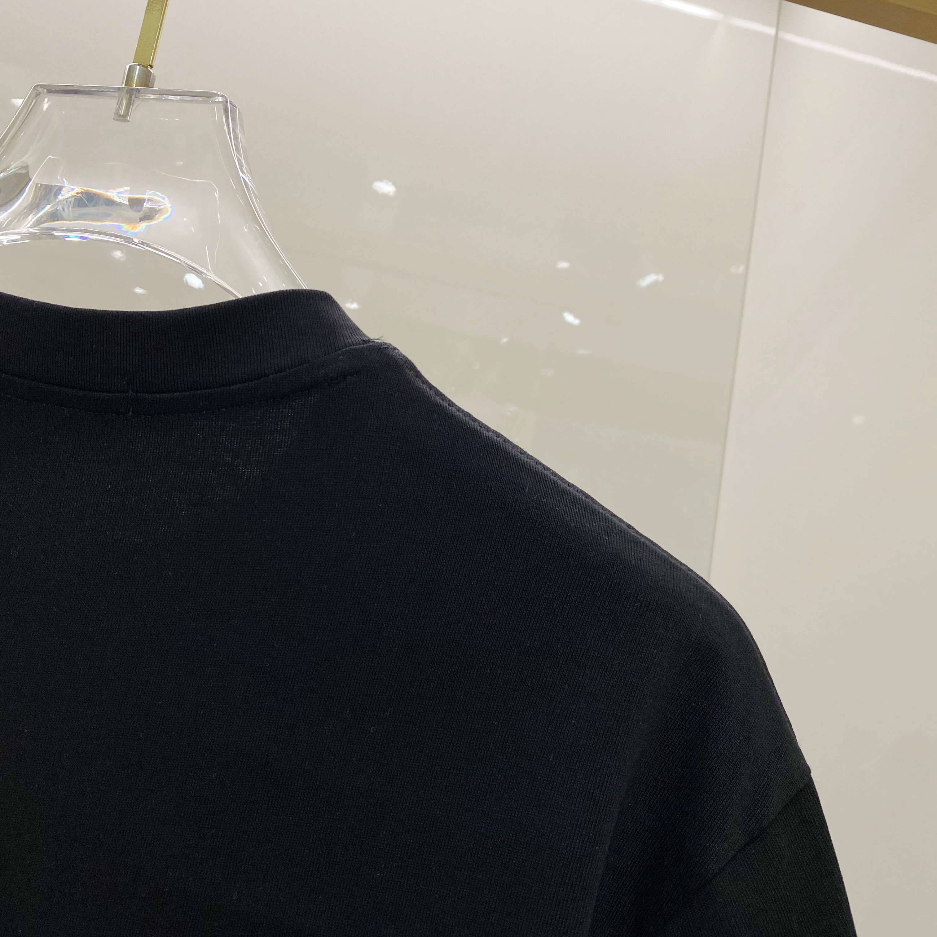 GUCCI 25SS Oversized Logo Patch Cotton T-Shirt (48–56)