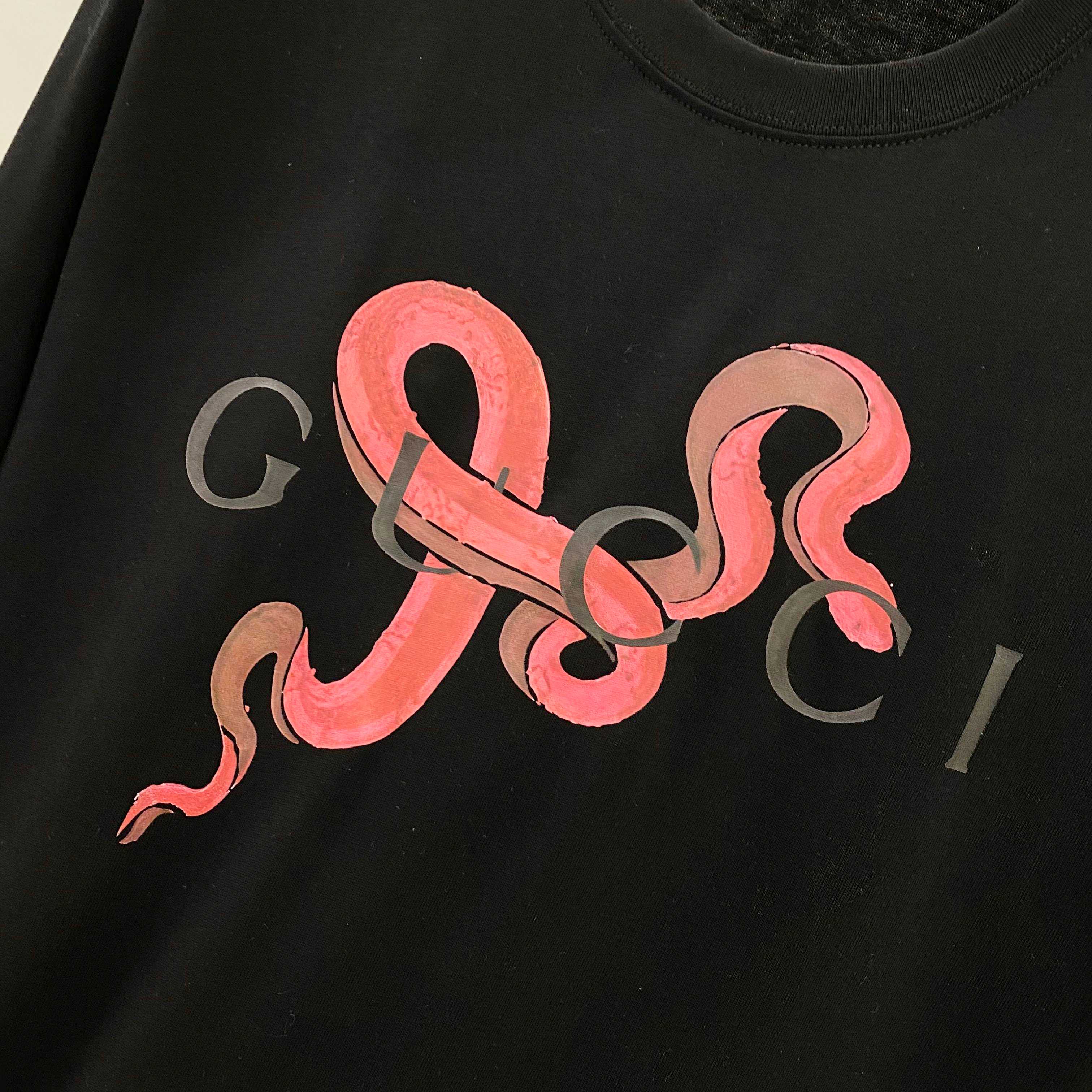 GUCCI 25SS Oversized Logo Patch Cotton T-Shirt (48–56)