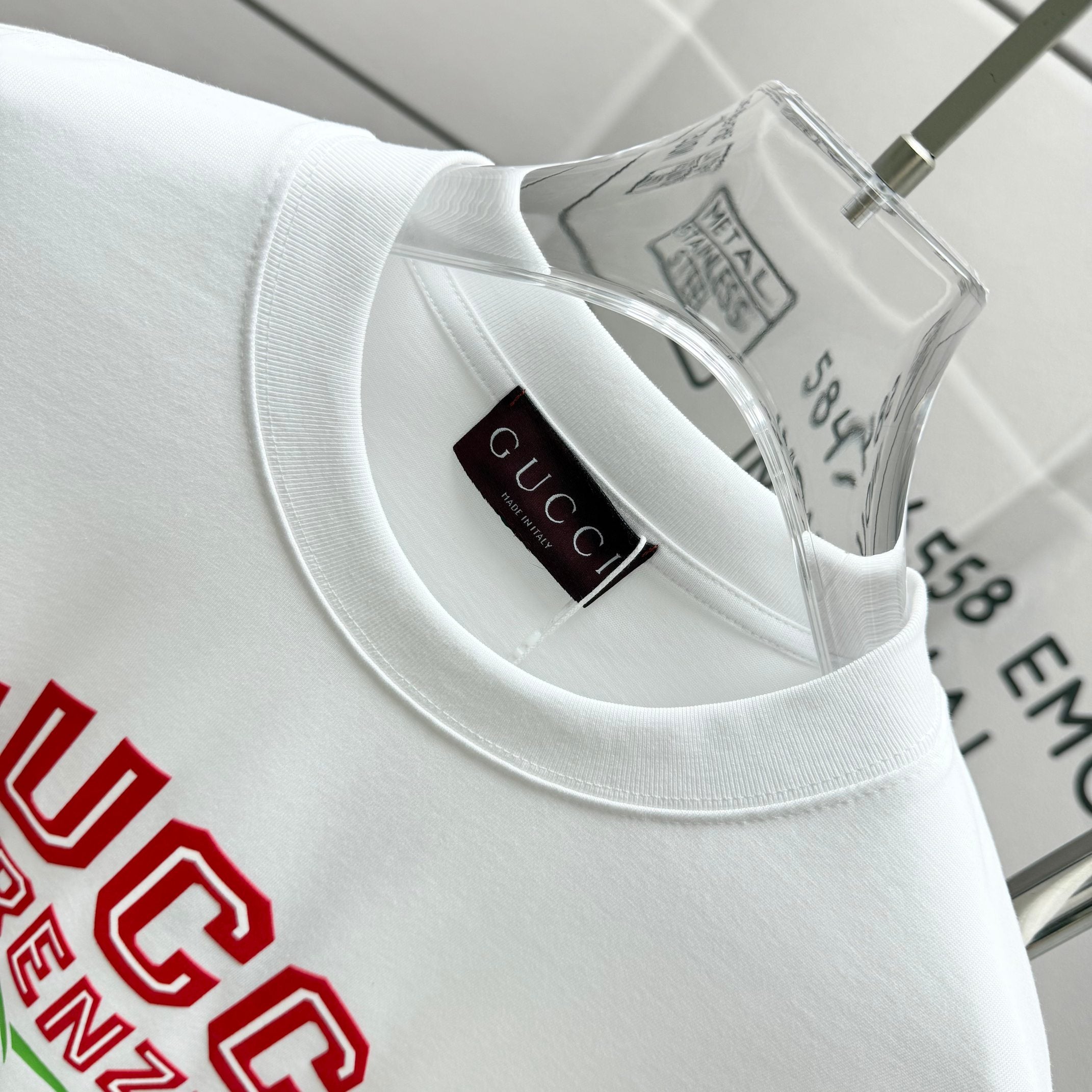 GUCCI 2025 SS Velvet Logo Print Cotton T-Shirt (Unisex, Black/White)