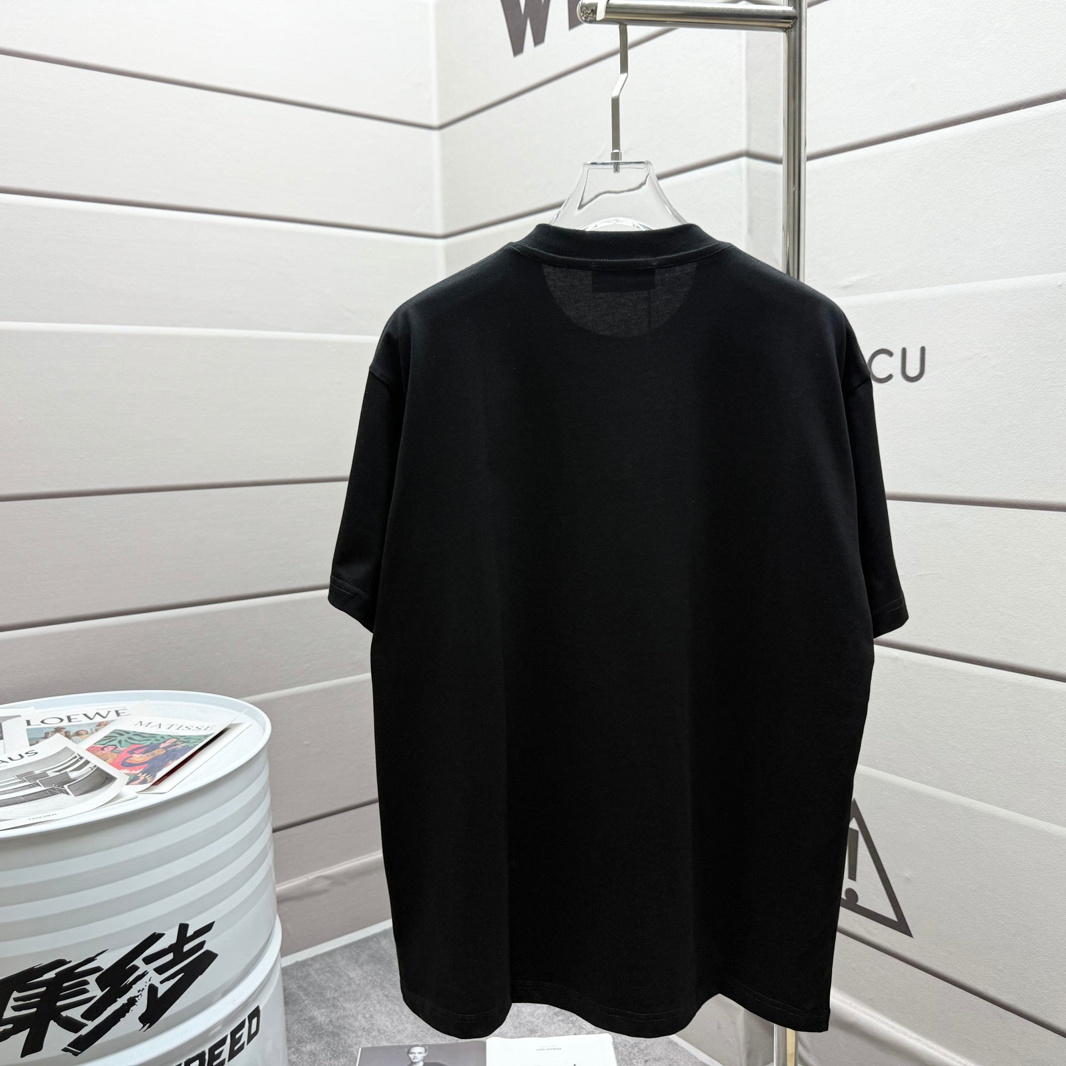 GUCCI 2025 SS Velvet Logo Print Cotton T-Shirt (Unisex, Black/White)