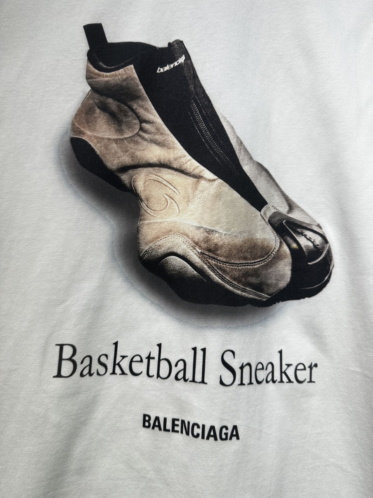 BALENCIAGA New Sneaker Graphic Oversized T-Shirt – Unisex – XS-L