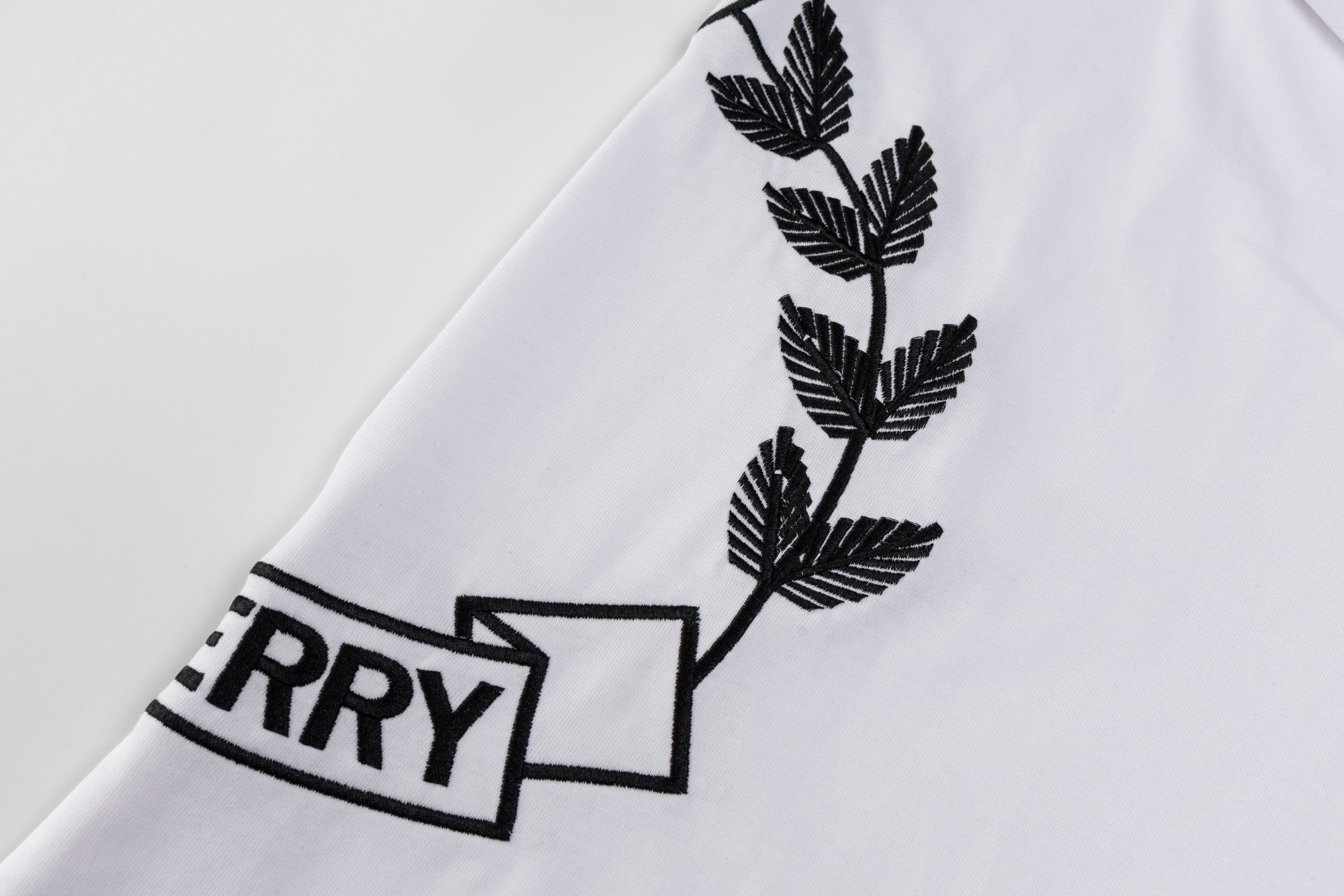 BURBERRY 25SS Classic Logo Embroidery T-Shirt – M–3XL