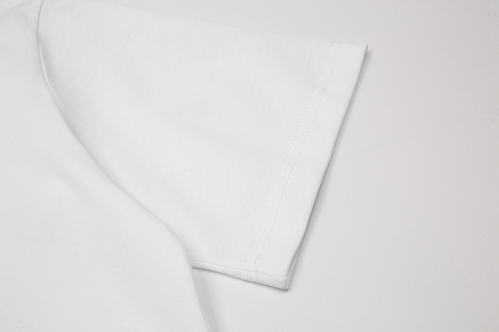 BURBERRY Unisex Golden Laurel Embroidery Cotton T-Shirt – White | Sizes XS–L